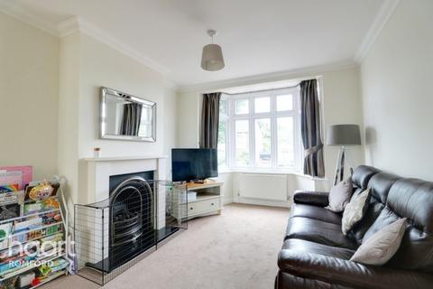 192 Collier Row Lane, Romford, RM5 3JB