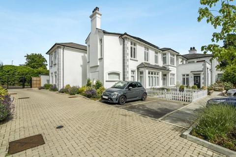 Flat 3, 1 Whitefriars Close, Ashtead, KT21 2EB