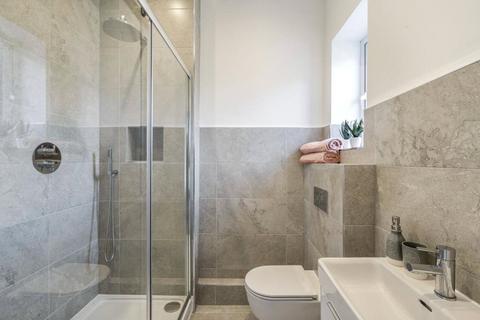 Flat 3, 1 Whitefriars Close, Ashtead, KT21 2EB