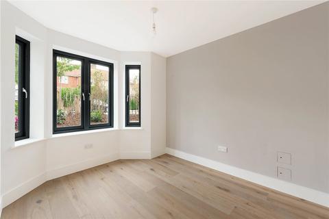3 bedroom end of terrace house for sale - Howsman Road, Barnes, London, SW13