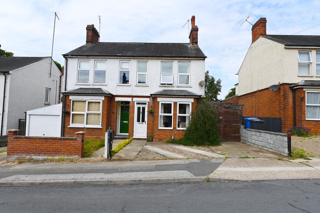 Alan Road, Ipswich IP3 4 bed semidetached house £255,000