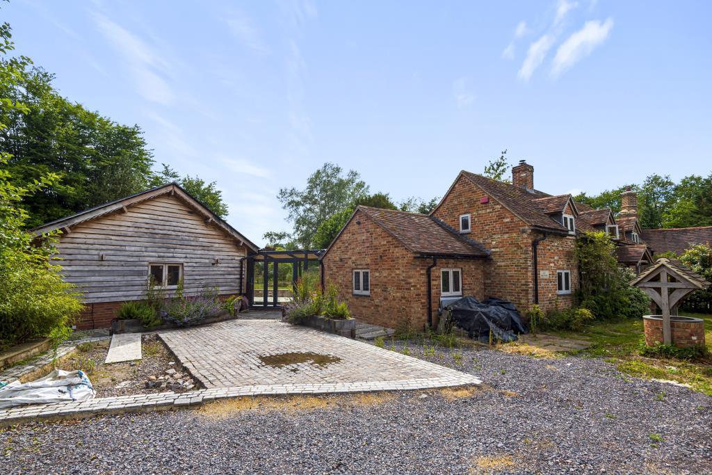 Ashford Hill, Hampshire, RG19 4 bed detached house £850,000