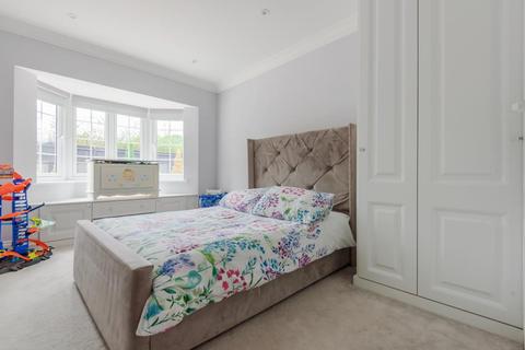 3 bedroom detached bungalow for sale - Chertsey,  Surrey,  KT16