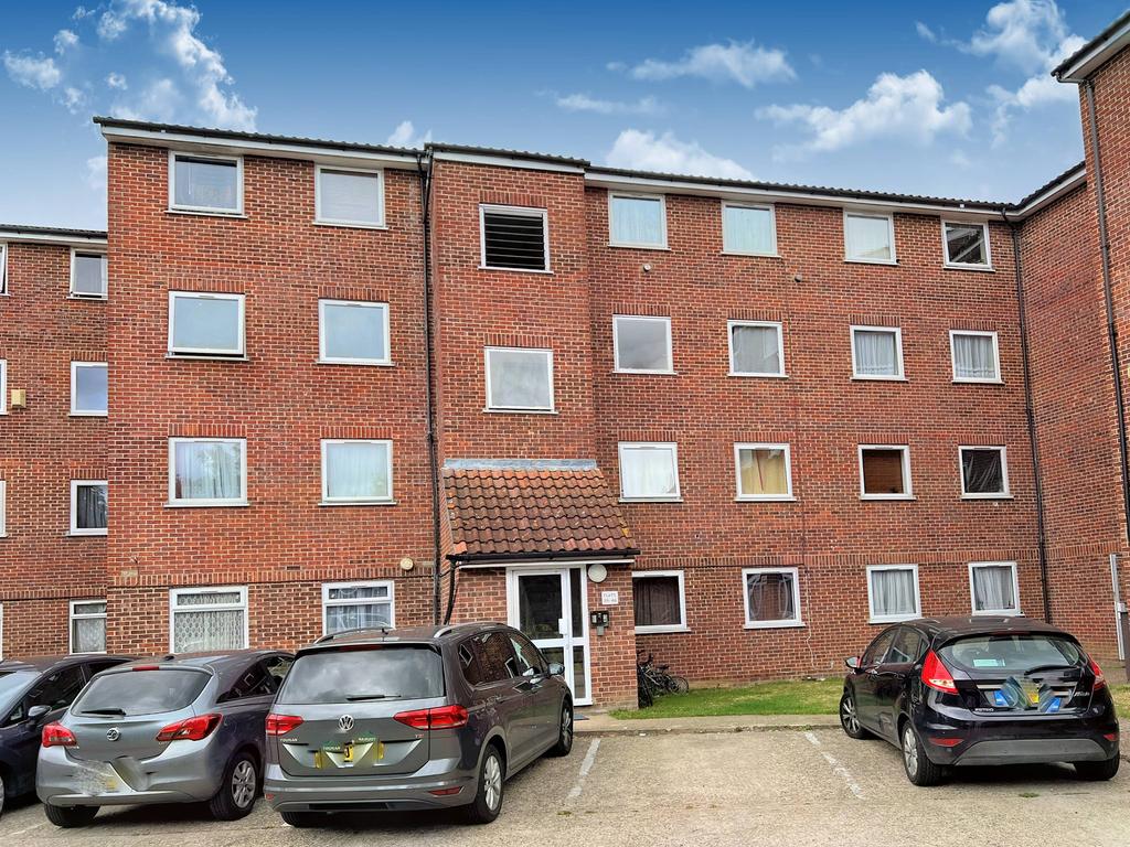 Huxley Close, Northolt UB5 2 bed flat £215,000