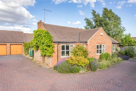 3 bedroom bungalow for sale - Orchard Close, Oundle, Peterborough, PE8