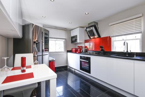 3 bedroom flat to rent - Clonmore Street Southfields SW18