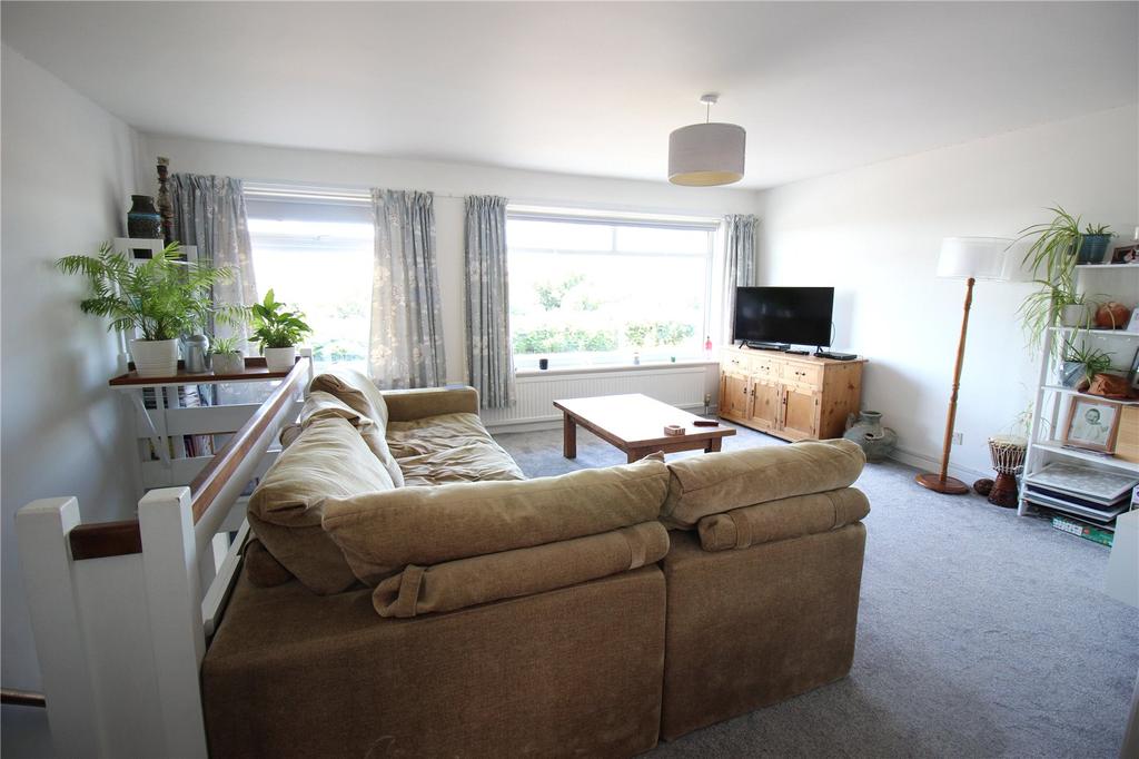Portsmouth Road, LeeOnTheSolent, Hampshire, PO13 3 bed semidetached