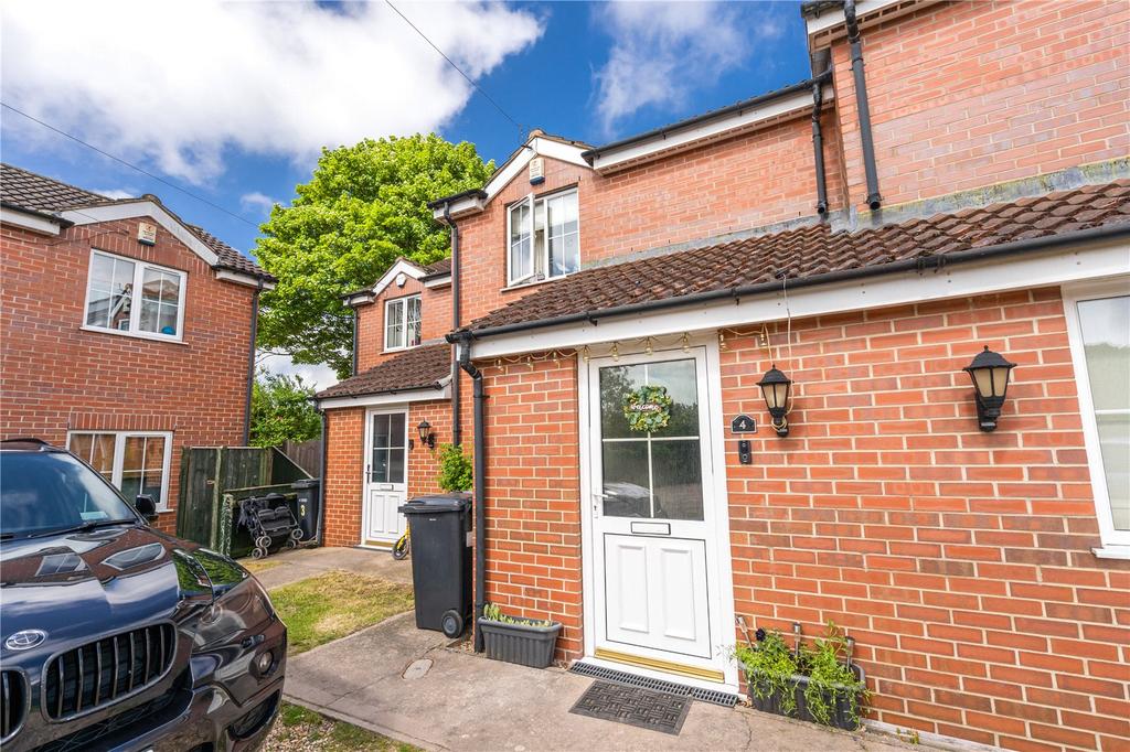 Market Place, Tetney, Grimsby, Lincolnshire, DN36 2 bed terraced house