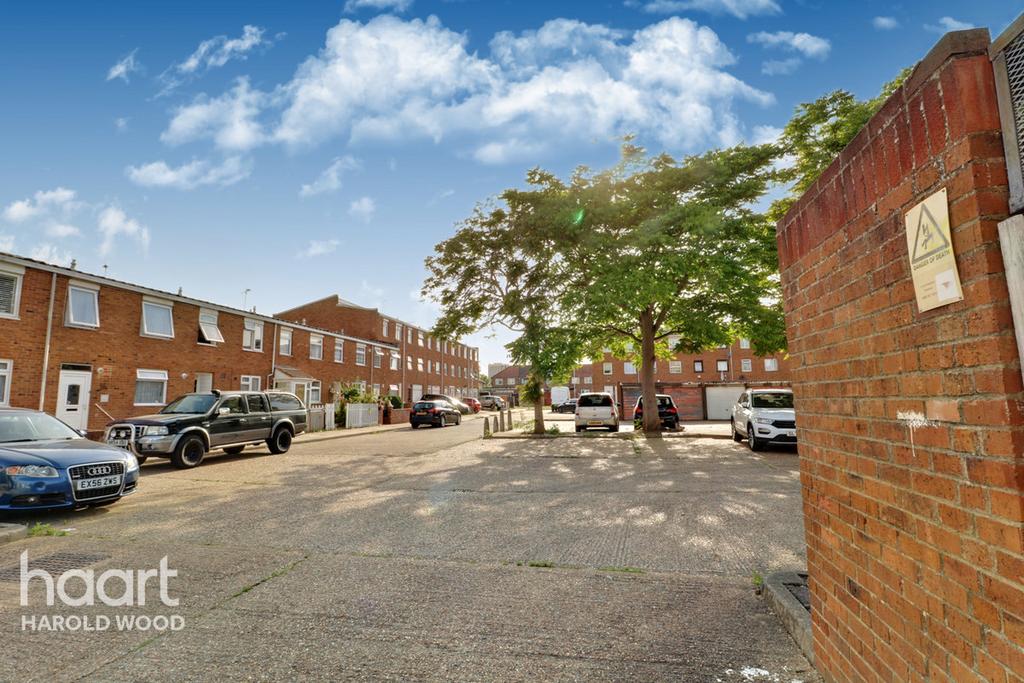 Barberry Close, Romford 1 bed flat for sale £190,000