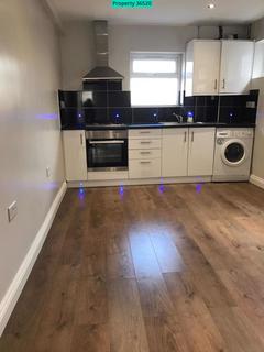 2 bedroom flat to rent - 4A Gossage Road, London, SE18 1NQ