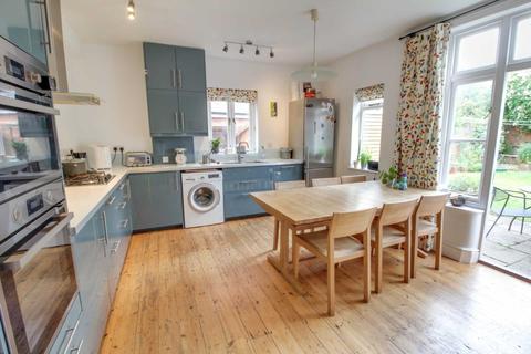 4 bedroom semi-detached house for sale - Green Road, Reading