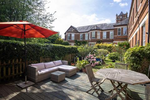 undefined, Lords Wood House, 18 Cayton Road,,Coulsdon