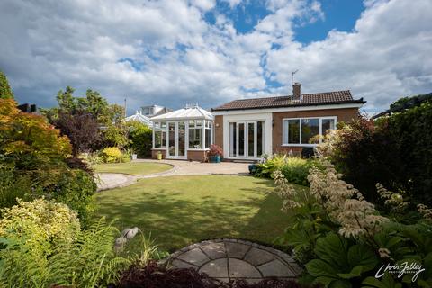 2 bedroom detached bungalow for sale - Hartington Road, High Lane, Stockport SK6 8BY