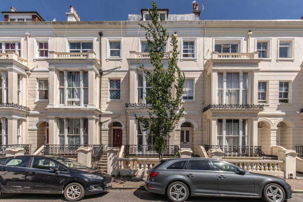 Buckingham Road. Brighton, BN1 3RQ 2 bed flat for sale £400,000