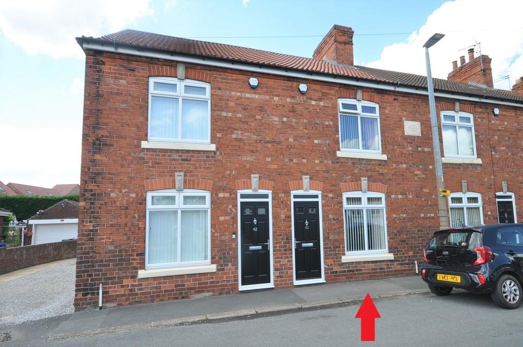 Lock Lane, Thorne, Doncaster, DN8 2 bed terraced house £139,500