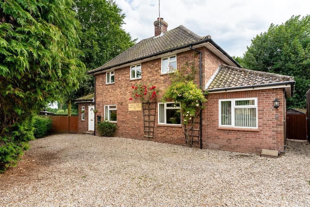 Fakenham 3 bed detached house £375,000