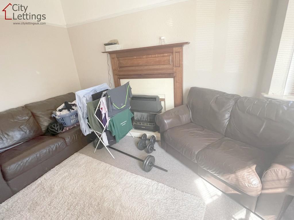 Imperial Road, Beeston 3 bed detached house £1,150 pcm (£265 pw)