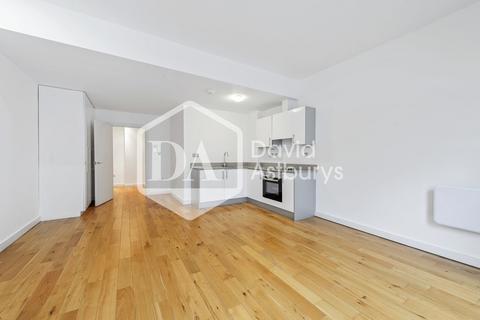 Studio to rent, York Way, Kings Cross, London