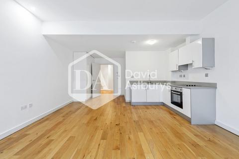 Studio to rent, York Way, Kings Cross, London
