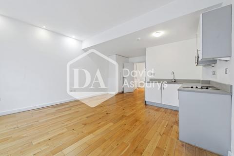 Studio to rent, York Way, Kings Cross, London
