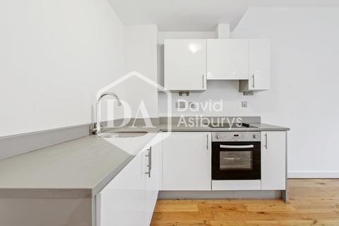 Studio to rent, York Way, Kings Cross, London