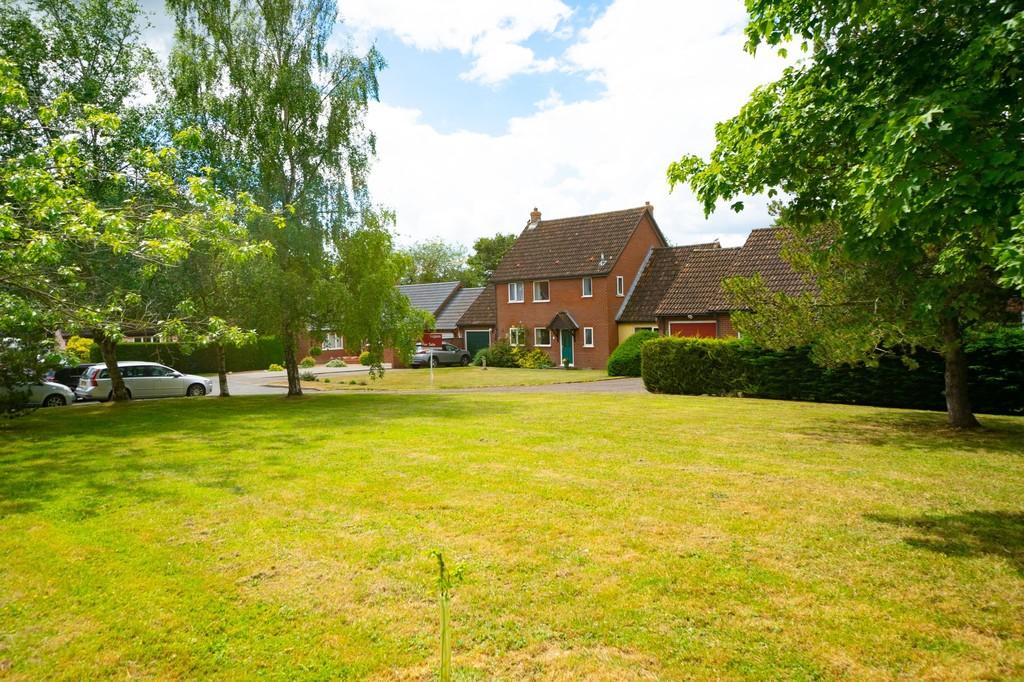 Higdon Close, Burston, Diss 4 bed detached house for sale £455,000