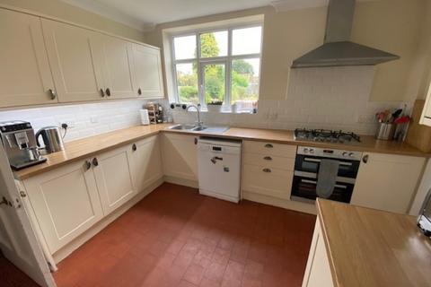 4 bedroom semi-detached house to rent, The Horseshoe, Tadcaster Road