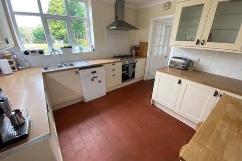 4 bedroom semi-detached house to rent, The Horseshoe, Tadcaster Road