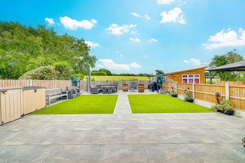 29 Nelson Road, Rayleigh, SS6 8HB