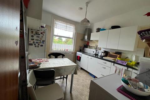1 bedroom in a house share to rent, Osterley Avenue, Isleworth TW7