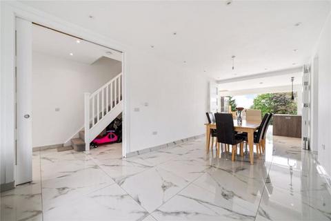 7 bedroom semi-detached house for sale, Warwick Avenue, Edgware