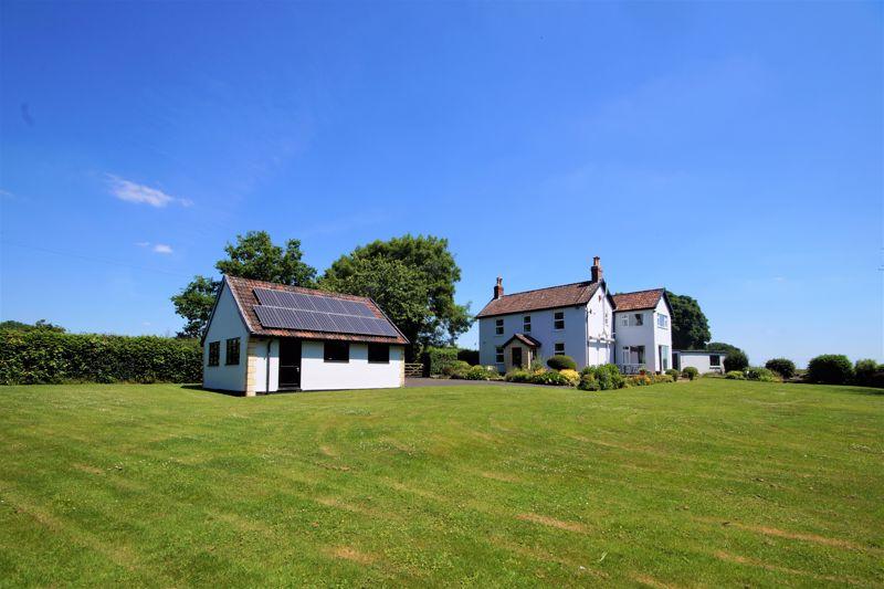 Stratton On The Fosse Quiet Rural Location 4 bed detached house for