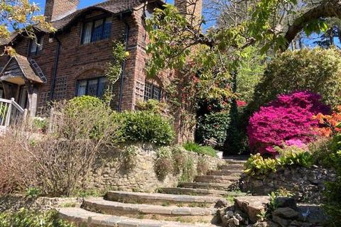 Woodpeckers Chase Lane, Haslemere, GU27 3AG