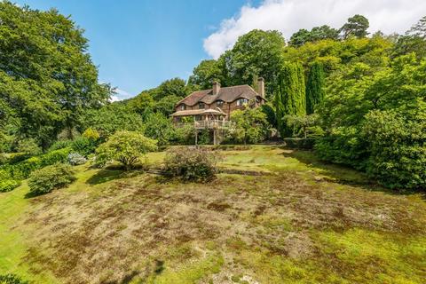 Woodpeckers Chase Lane, Haslemere, GU27 3AG