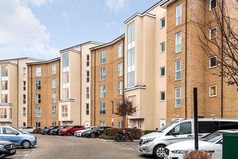 2 bedroom apartment to rent, Mayfair Court, Hunting Place, Hounslow, TW5