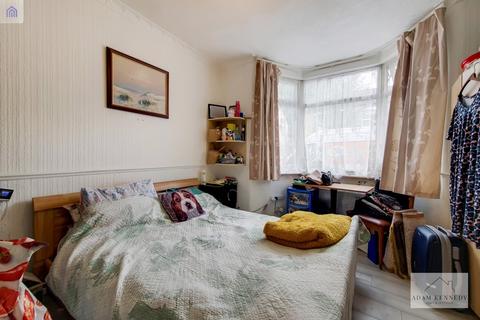 3 bedroom terraced house for sale, Denny Road, London N9