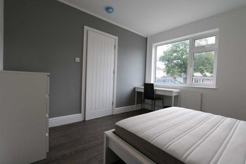 Room 1 Clifford Bridge Rd - 4 bedroom 4 bathroom, brand new home bespoke furniture, bills included for professionals, West Midlands