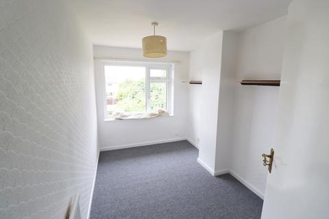 3 bedroom semi-detached house to rent - Glebe Close, Rayleigh, SS6