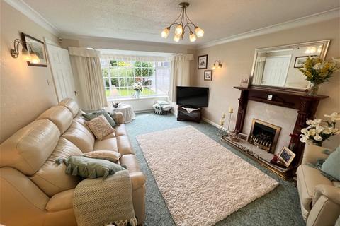 4 bedroom detached house for sale - New Close Road, Nab Wood, Shipley