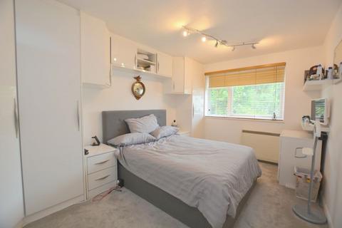 Flat 4, The Poplars, 4 Devonshire Road, Pinner, HA5 4NX