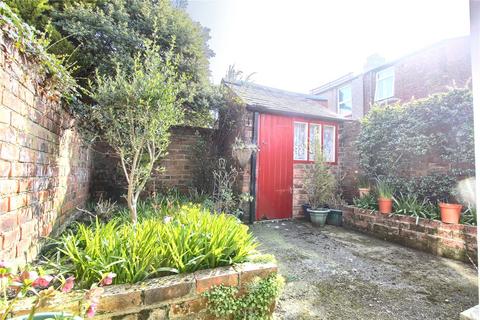 3 bedroom end of terrace house to rent, Tavistock Street, Middlesbrough