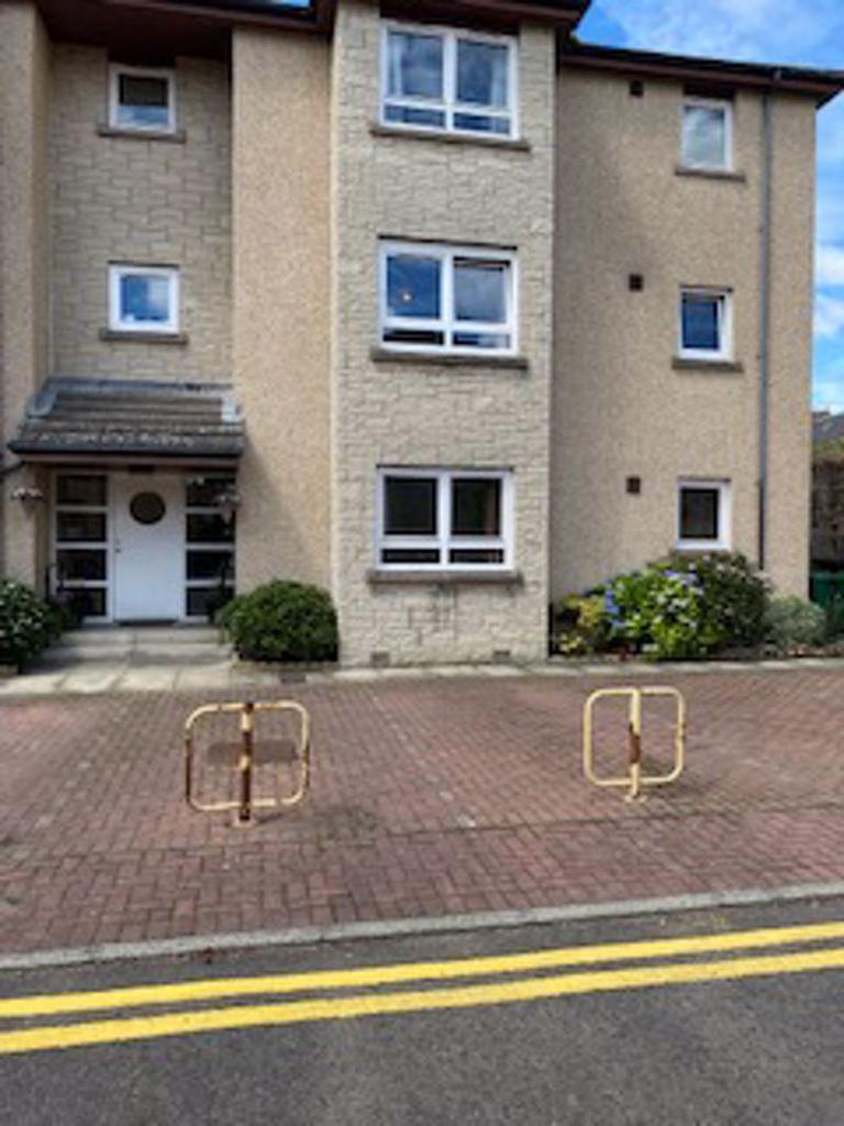 Douglas Street, Kirkcaldy 2 bed ground floor flat £740 pcm (£171 pw)