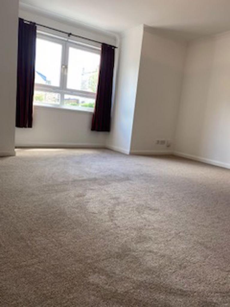 Douglas Street, Kirkcaldy 2 bed ground floor flat £740 pcm (£171 pw)