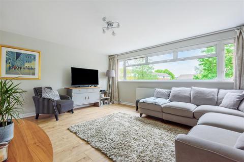 26 Birch Grove, Windsor, SL4 5RT