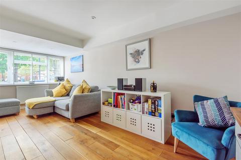 26 Birch Grove, Windsor, SL4 5RT