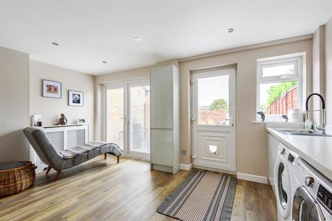 26 Birch Grove, Windsor, SL4 5RT