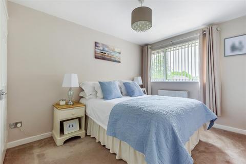 26 Birch Grove, Windsor, SL4 5RT