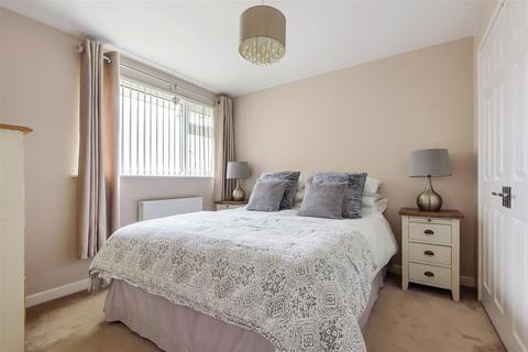 26 Birch Grove, Windsor, SL4 5RT