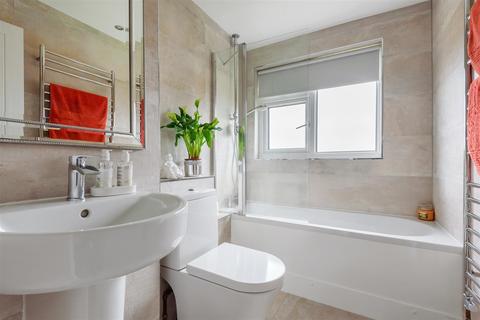 26 Birch Grove, Windsor, SL4 5RT