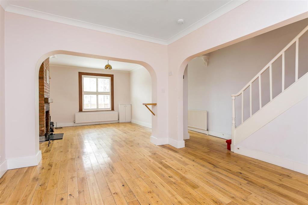 Arthur Road, Windsor 4 bed terraced house £600,000